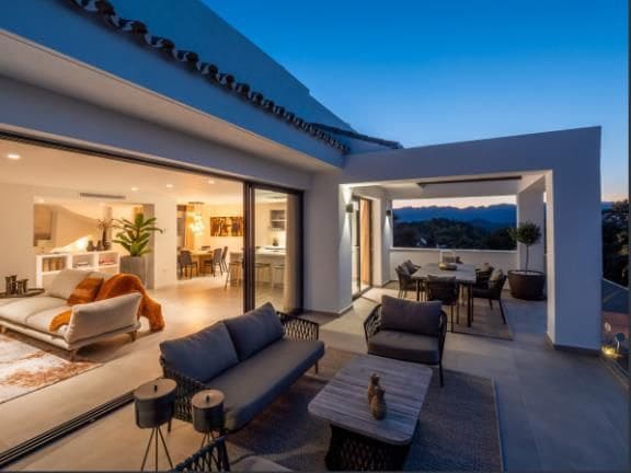 3 slaapkamer Rijtjeshuis te huur in El Rosario, Marbella - € 4.800 (Ref: 7470475)