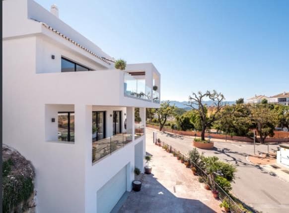 3 slaapkamer Rijtjeshuis te huur in El Rosario, Marbella - € 4.800 (Ref: 7470475)