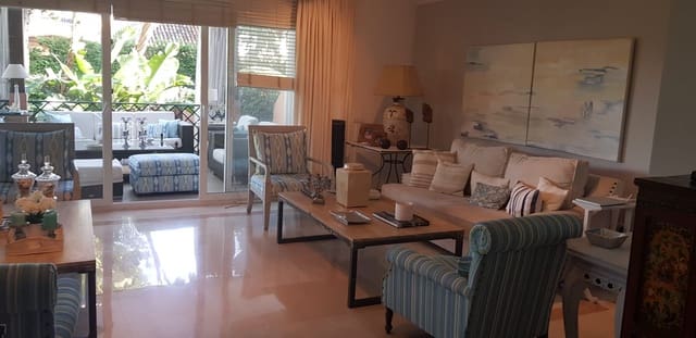 5 slaapkamer Rijtjeshuis te huur in Puerto Banus, Marbella met zwembad garage - € 3.200 (Ref: 7979672)