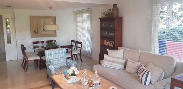 5 slaapkamer Rijtjeshuis te huur in Puerto Banus, Marbella met zwembad garage - € 3.200 (Ref: 7979672)