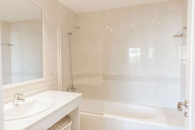 3 slaapkamer Rijtjeshuis te huur in Cabopino - Artola, Marbella met zwembad - € 2.300 (Ref: 8152207)