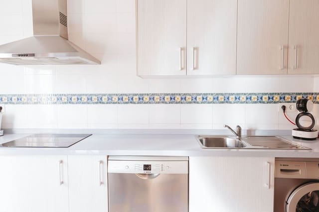 3 slaapkamer Rijtjeshuis te huur in Cabopino - Artola, Marbella met zwembad - € 2.300 (Ref: 8152207)