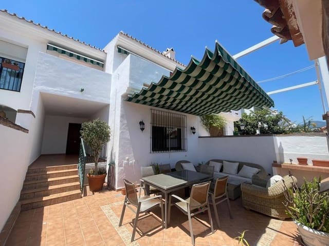 3 slaapkamer Rijtjeshuis te huur in Puerto Banus, Marbella met zwembad - € 2.200 (Ref: 8233066)