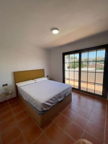 3 slaapkamer Rijtjeshuis te huur in Puerto Banus, Marbella met zwembad - € 2.200 (Ref: 8233066)