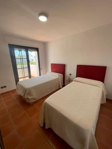 3 slaapkamer Rijtjeshuis te huur in Puerto Banus, Marbella met zwembad - € 2.200 (Ref: 8233066)