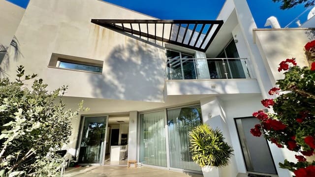 3 soveværelse Villa til leje i Puerto Banus, Marbella med swimmingpool - € 7.000 (Ref: 8293249)