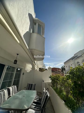 3 slaapkamer Rijtjeshuis te huur in Casco Antiguo, Marbella met zwembad - € 3.500 (Ref: 8293251)