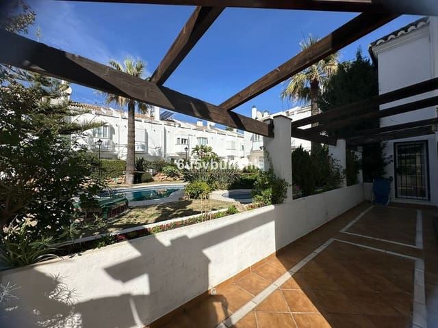 3 slaapkamer Rijtjeshuis te huur in Casco Antiguo, Marbella met zwembad - € 3.500 (Ref: 8293251)