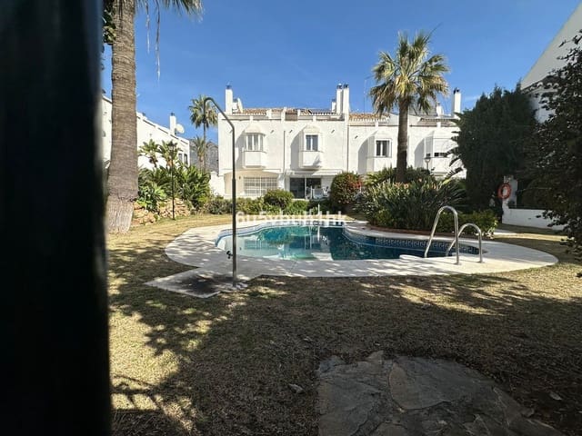 3 slaapkamer Rijtjeshuis te huur in Casco Antiguo, Marbella met zwembad - € 3.500 (Ref: 8293251)
