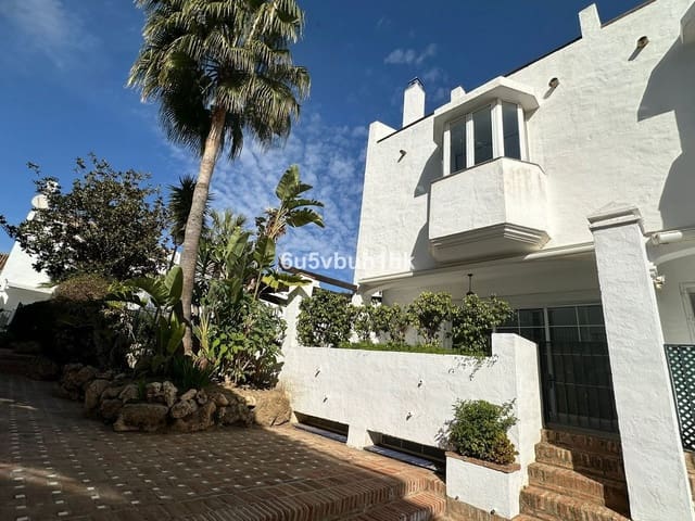 3 slaapkamer Rijtjeshuis te huur in Casco Antiguo, Marbella met zwembad - € 3.500 (Ref: 8293251)