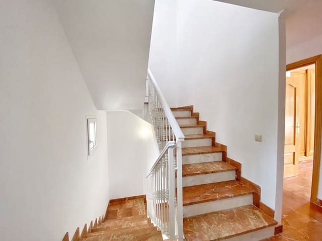 5 slaapkamer Rijtjeshuis te huur in Casco Antiguo, Marbella met zwembad - € 3.000 (Ref: 8293253)