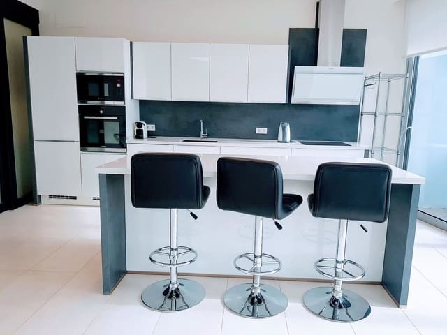 5 slaapkamer Rijtjeshuis te huur in Sierra Blanca, Marbella met zwembad - € 13.000 (Ref: 8394283)