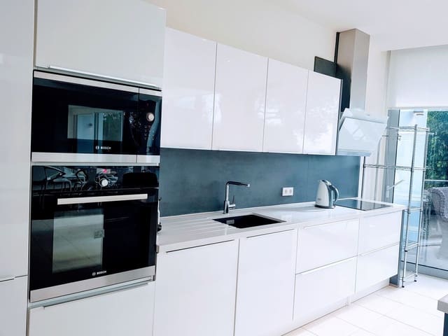 5 slaapkamer Rijtjeshuis te huur in Sierra Blanca, Marbella met zwembad - € 13.000 (Ref: 8394283)