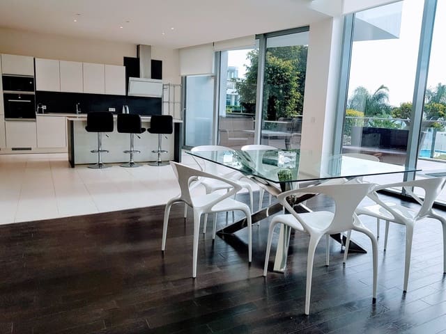 5 slaapkamer Rijtjeshuis te huur in Sierra Blanca, Marbella met zwembad - € 13.000 (Ref: 8394283)