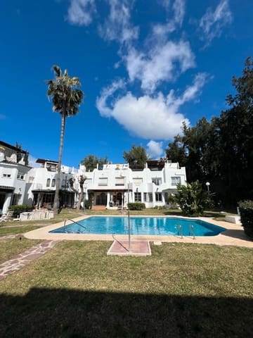 3 makuuhuone Omakotitalo myytävänä paikassa Los Naranjos, Marbella mukana uima-altaan - 480 000 € (Ref: 8939286)