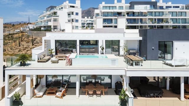 3 soverom Penthouse til salgs i Castillo Sohail, Fuengirola - € 1 395 000 (Ref: 8941043)
