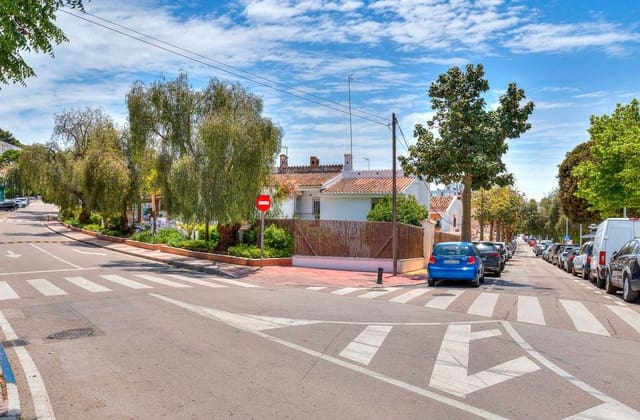 4 soverom Hus til salgs i Puerto Banus, Marbella - € 360 000 (Ref: 8975854)