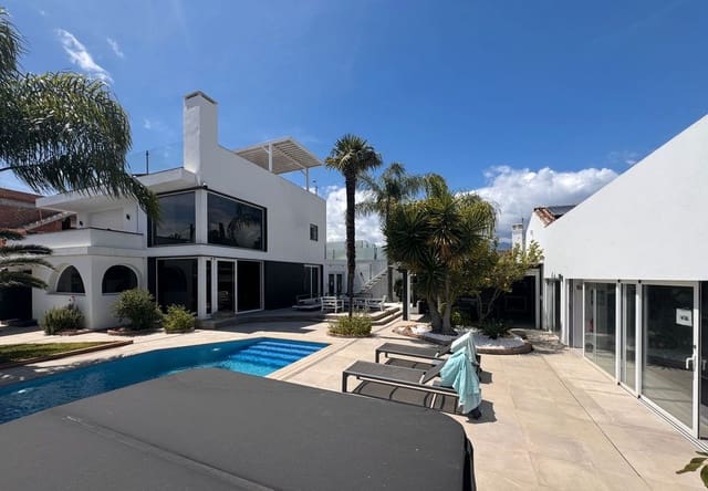 5 soveværelse Villa til salg i Puerto Banus, Marbella med swimmingpool garage - € 2.795.000 (Ref: 9036433)