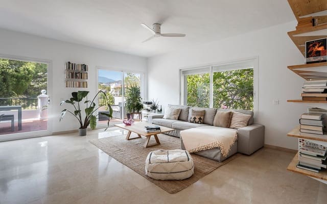4 soveværelse Semi-Rækkehus til salg i Centro Historico, Málaga by - € 945.000 (Ref: 9037975)