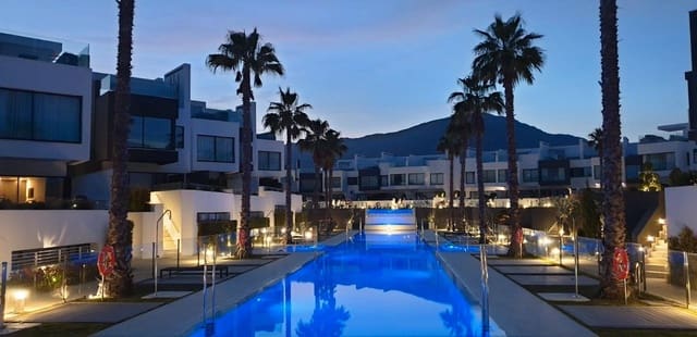 3 soveværelse Semi-Rækkehus til salg i Parque Central, Estepona med swimmingpool garage - € 2.500.000 (Ref: 9060179)