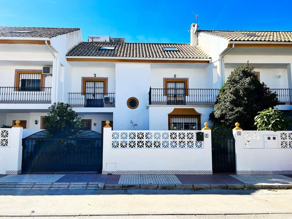 6 soveværelse Byhus til salg i Marbella - € 585.000 (Ref: 9073099)