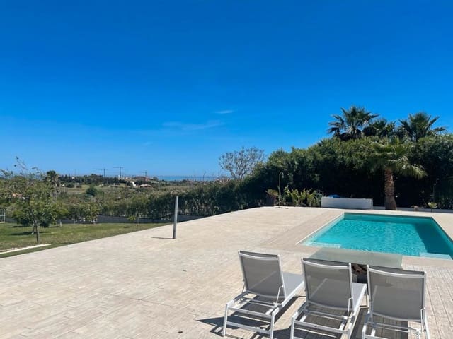 3 soverom Villa til salgs i Los Llanos, Estepona med svømmebasseng garasje - € 1 150 000 (Ref: 9078134)