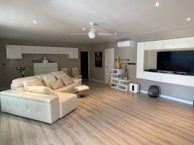 3 soverom Villa til salgs i Los Llanos, Estepona med svømmebasseng garasje - € 1 150 000 (Ref: 9078134)