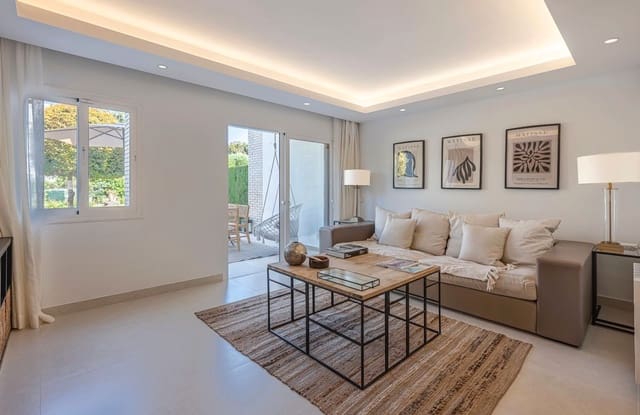 3 makuuhuone Omakotitalo myytävänä paikassa Los Naranjos, Marbella mukana uima-altaan - 650 000 € (Ref: 9081077)