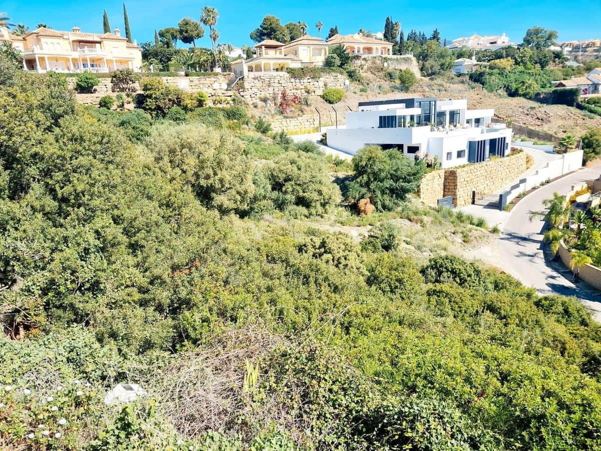 Building Plot for sale in Estepona - € 1,700,000 (Ref: 9086023)