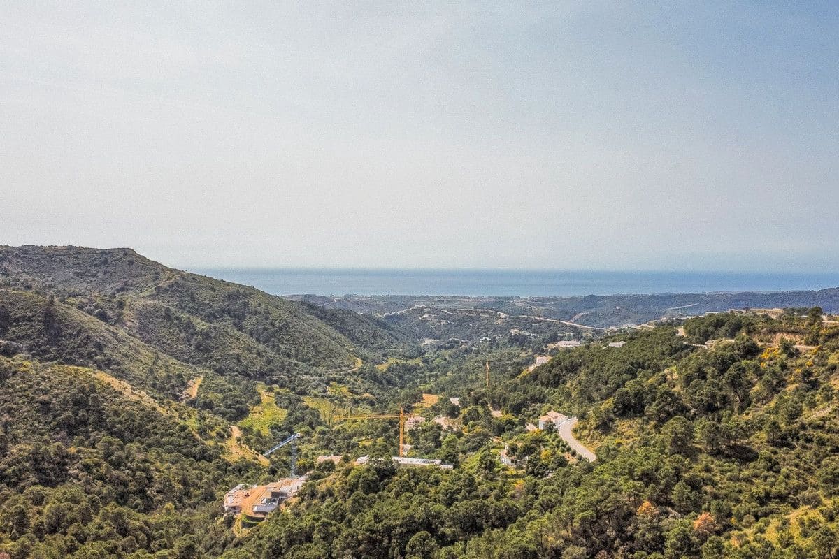 Building Plot for sale in Estepona - € 3,900,000 (Ref: 9086039)