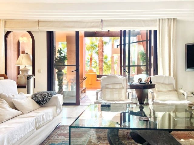 3 soveværelse Penthouse til leje i Las Brisas, Marbella med swimmingpool - € 7.000 (Ref: 9110083)