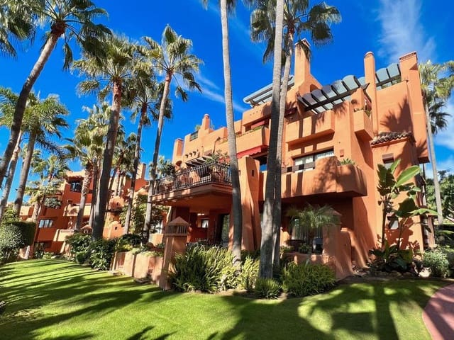 3 soveværelse Penthouse til leje i Las Brisas, Marbella med swimmingpool - € 7.000 (Ref: 9110083)