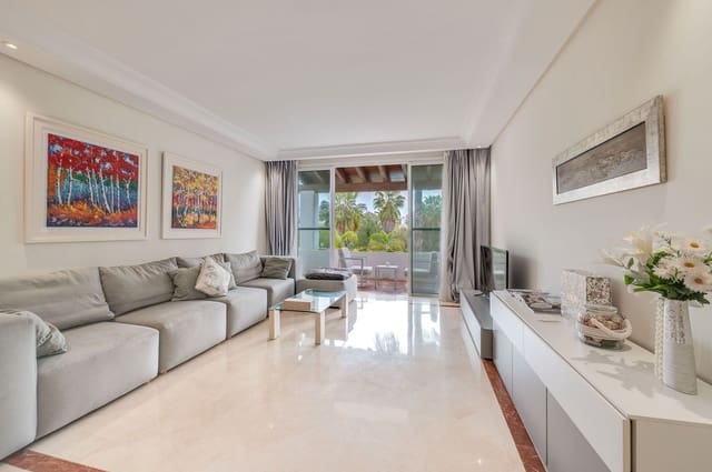 3 slaapkamer Penthouse te huur in Puerto Banus, Marbella met zwembad - € 6.000 (Ref: 9111888)