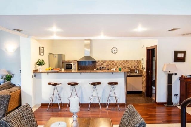 3 soveværelse Bungalow til leje i Puerto Banus, Marbella med swimmingpool - € 7.500 (Ref: 9111889)