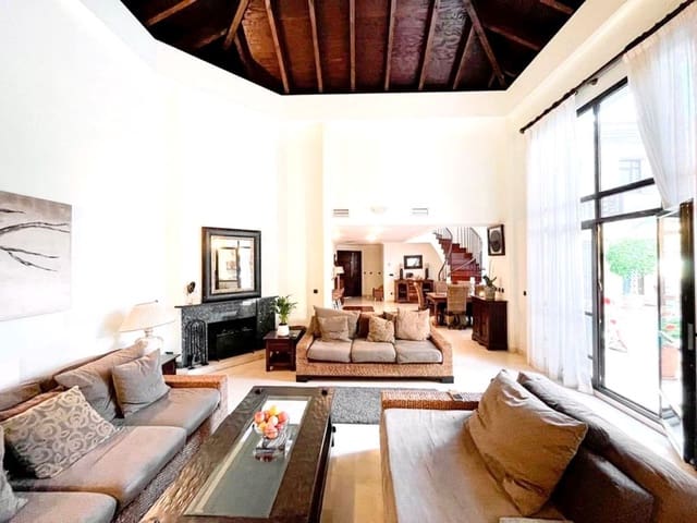 3 soveværelse Bungalow til leje i Puerto Banus, Marbella med swimmingpool - € 7.500 (Ref: 9111889)