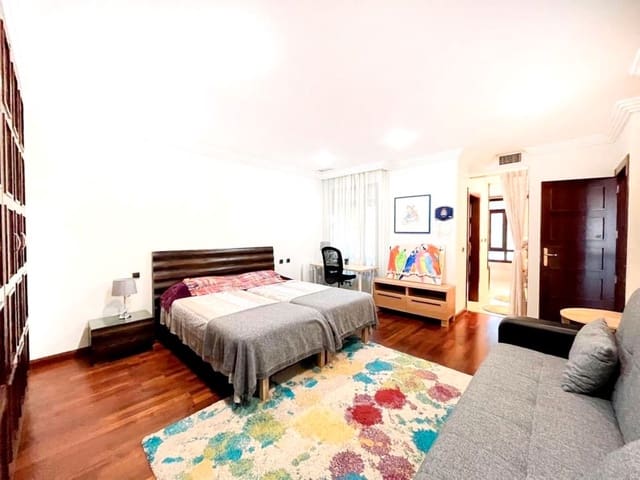 3 soveværelse Bungalow til leje i Puerto Banus, Marbella med swimmingpool - € 7.500 (Ref: 9111889)