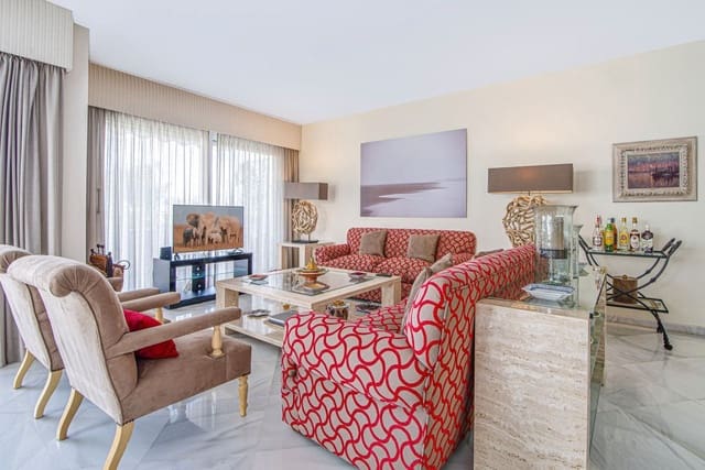3 soveværelse Penthouse til leje i Puerto Banus, Marbella med swimmingpool - € 5.000 (Ref: 9125536)