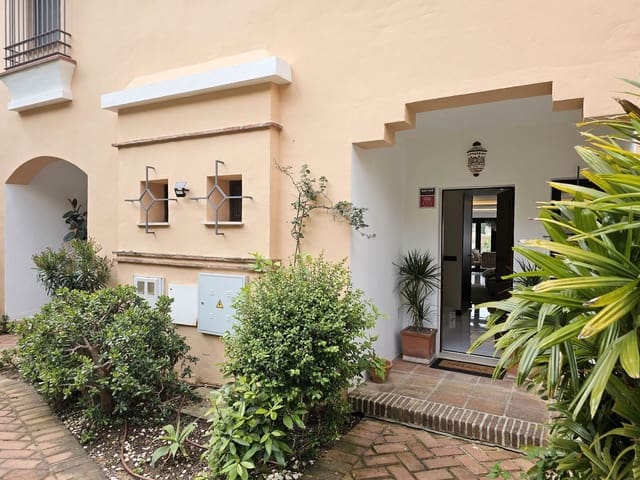 3 soverom Kjedet enebolig til salgs i Los Arqueros - Puerto del Almendro, Benahavís med svømmebasseng garasje - € 895 000 (Ref: 9129443)
