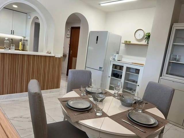 2 makuuhuone Asunto vuokrattavana paikassa Nueva Atalaya, Estepona mukana uima-altaan - 1 900 € (Ref: 9158944)