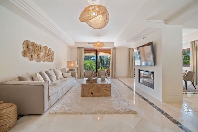 5 soveværelse Semi-Rækkehus til salg i La Dama de Noche - La Alzambra, Marbella med swimmingpool - € 2.575.000 (Ref: 9158972)