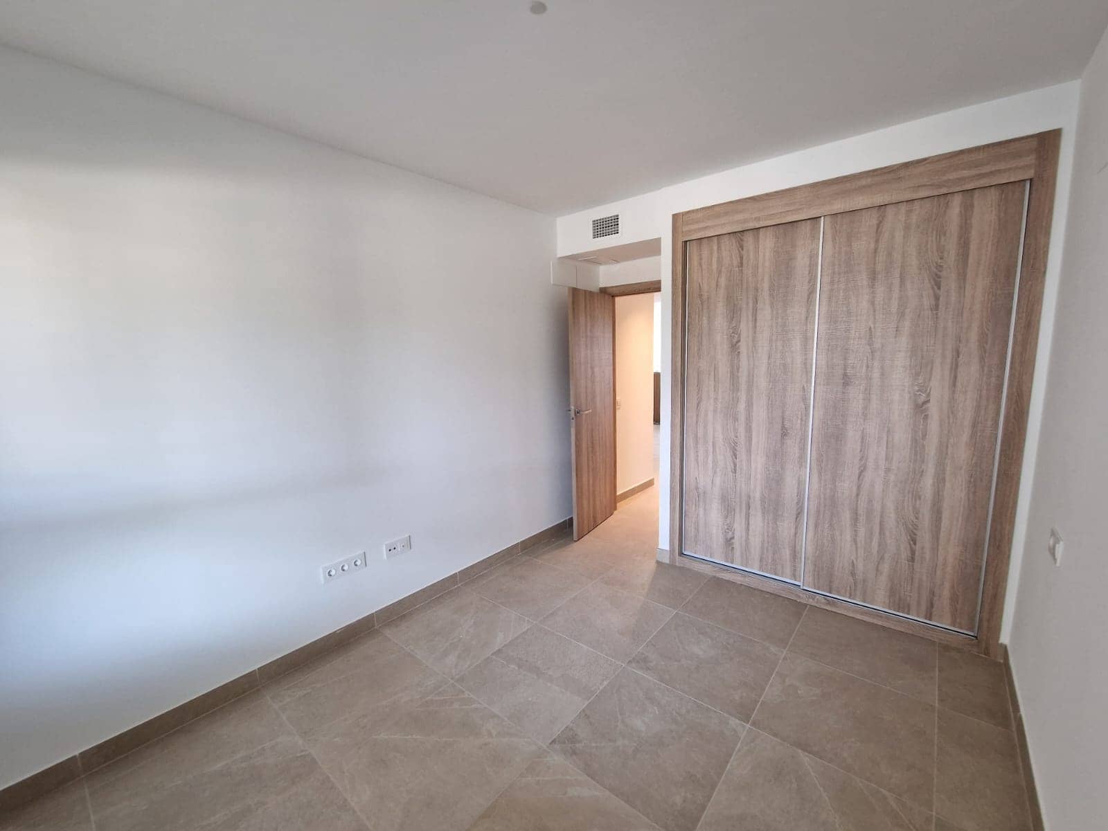 2 soveværelse Lejlighed til salg i Estepona med swimmingpool garage - € 370.000 (Ref: 10100840)