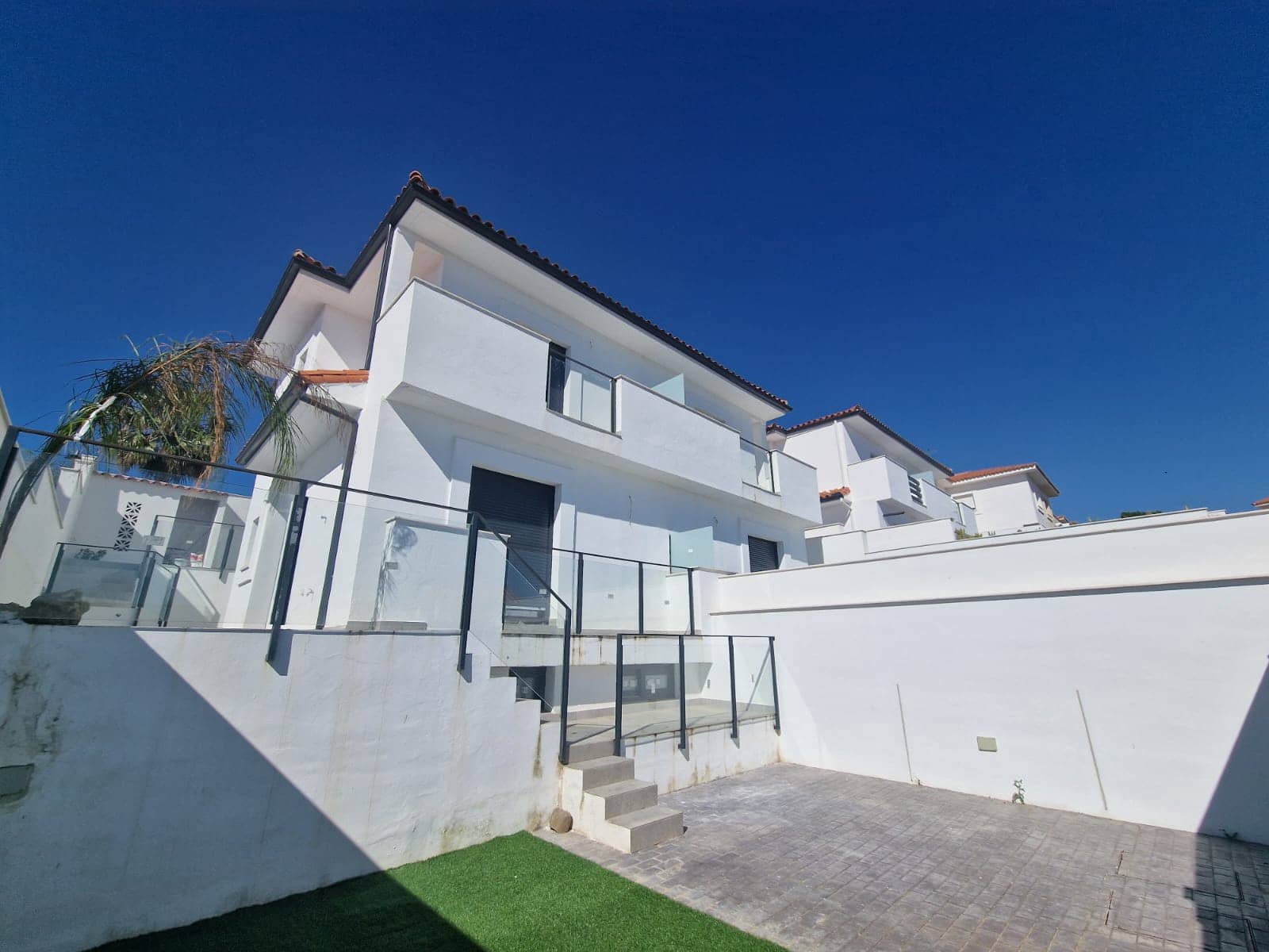 2 soverom Kjedet enebolig til salgs i Manilva - € 369 000 (Ref: 10113404)