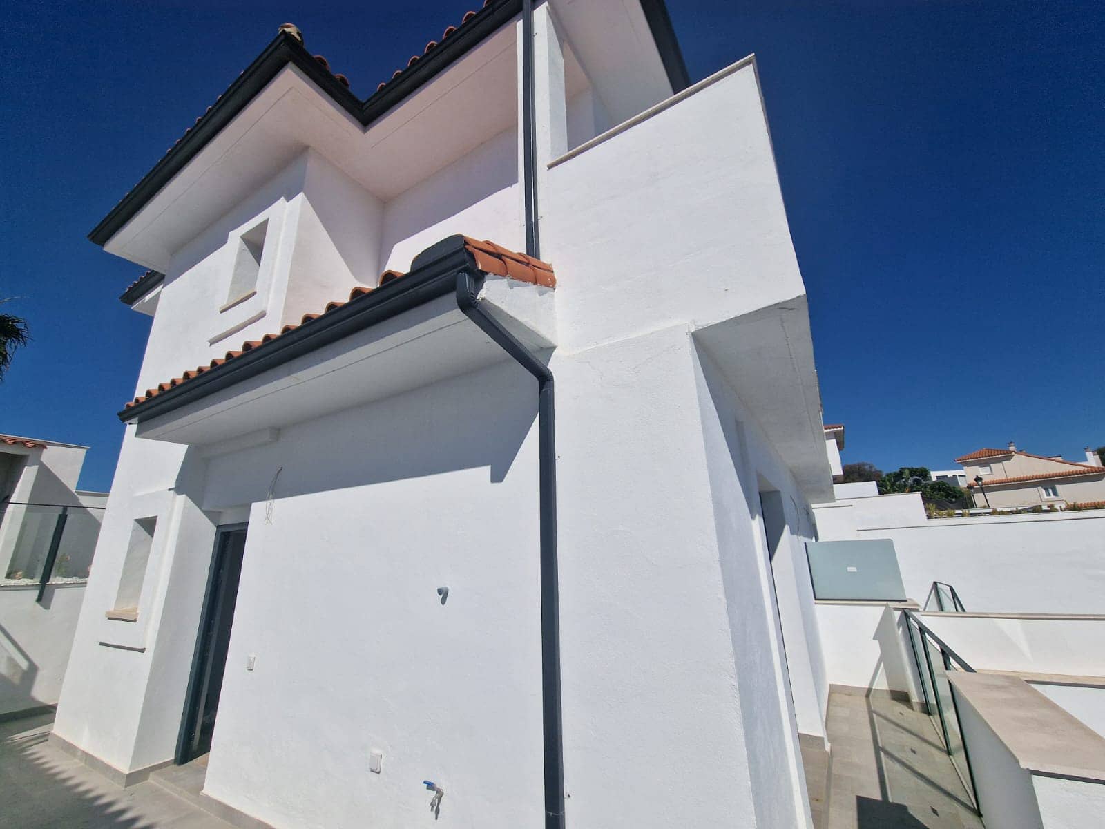 2 soverom Kjedet enebolig til salgs i Manilva - € 369 000 (Ref: 10113404)