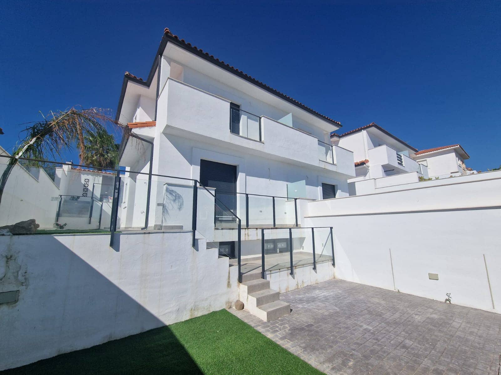 2 soverom Kjedet enebolig til salgs i Manilva - € 369 000 (Ref: 10113404)