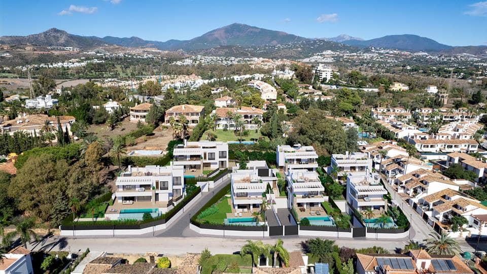 Chalet de 3 habitaciones en Estepona en venta con piscina garaje - 1.530.000 € (Ref: 10124946)