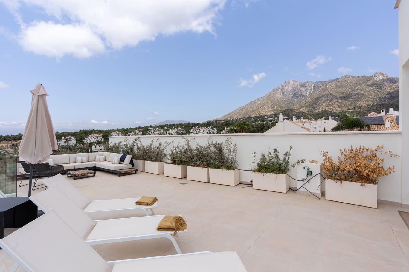 4 slaapkamer Villa te koop in Marbella met zwembad garage - € 1.950.000 (Ref: 10136437)