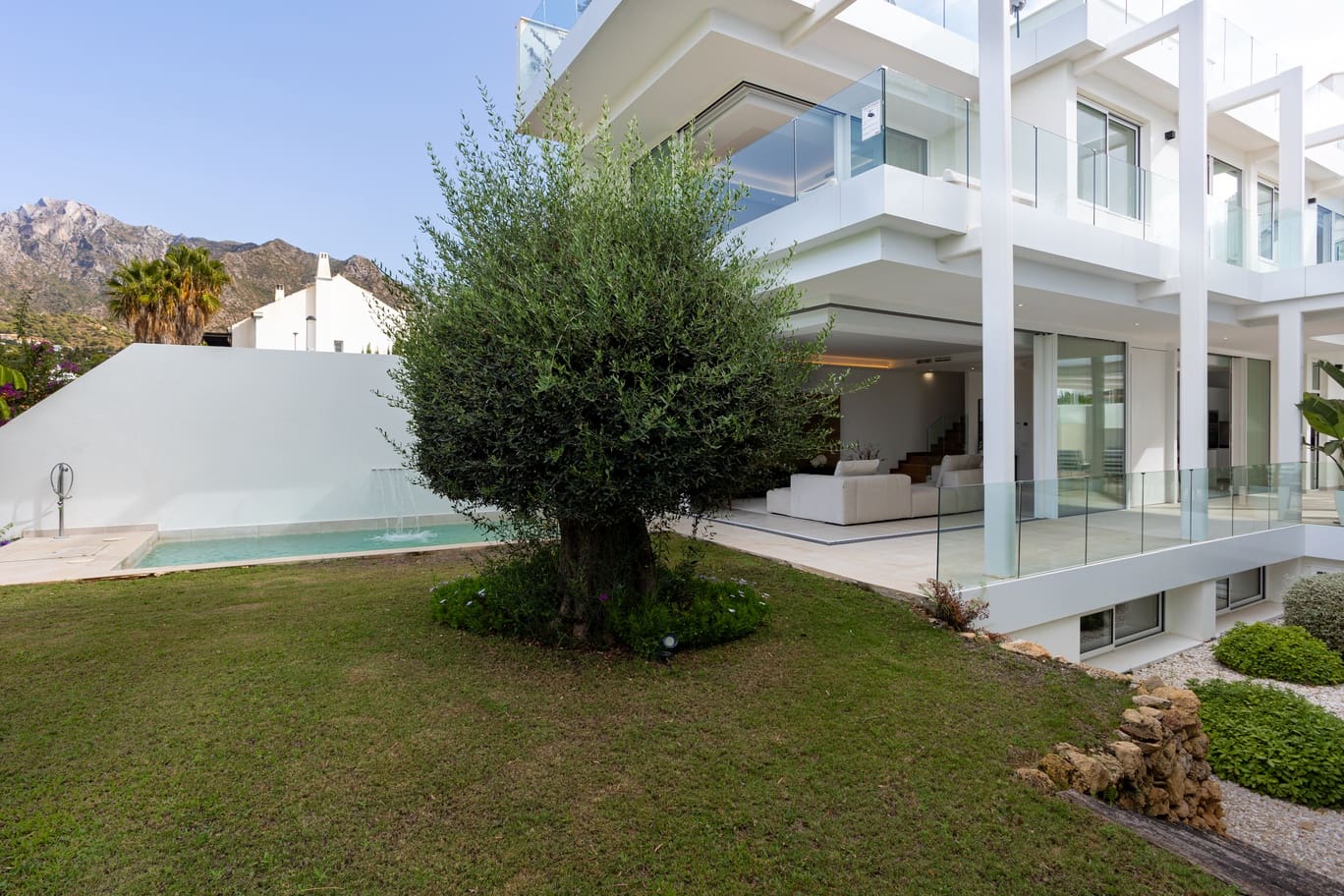 4 slaapkamer Villa te koop in Marbella met zwembad garage - € 1.950.000 (Ref: 10136437)