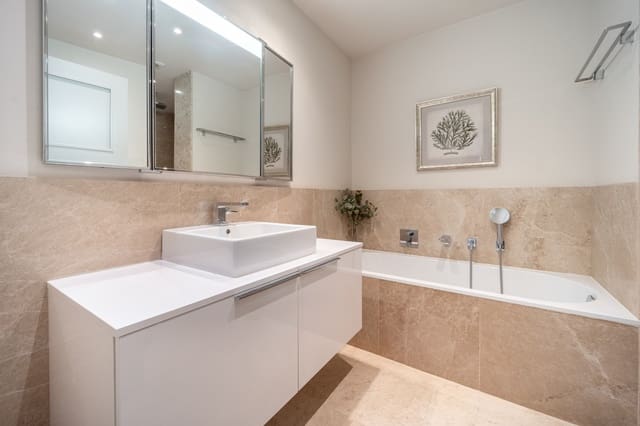 2 soverom Leilighet til salgs i Lomas De Marbella, Marbella med svømmebasseng garasje - € 2 900 000 (Ref: 10140136)