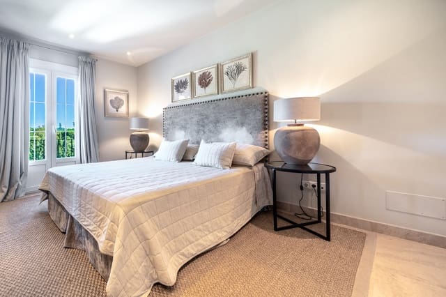 2 soverom Leilighet til salgs i Lomas De Marbella, Marbella med svømmebasseng garasje - € 2 900 000 (Ref: 10140136)