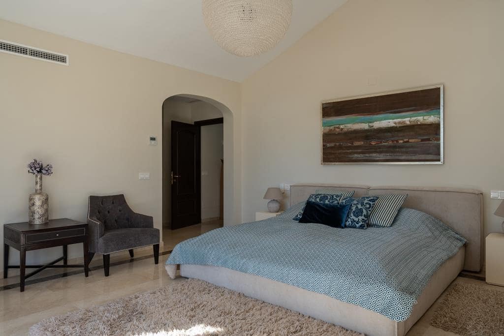 4 Zimmer Villa zu verkaufen in Marbella mit Pool Garage - 2.250.000 € (Ref: 10140184)
